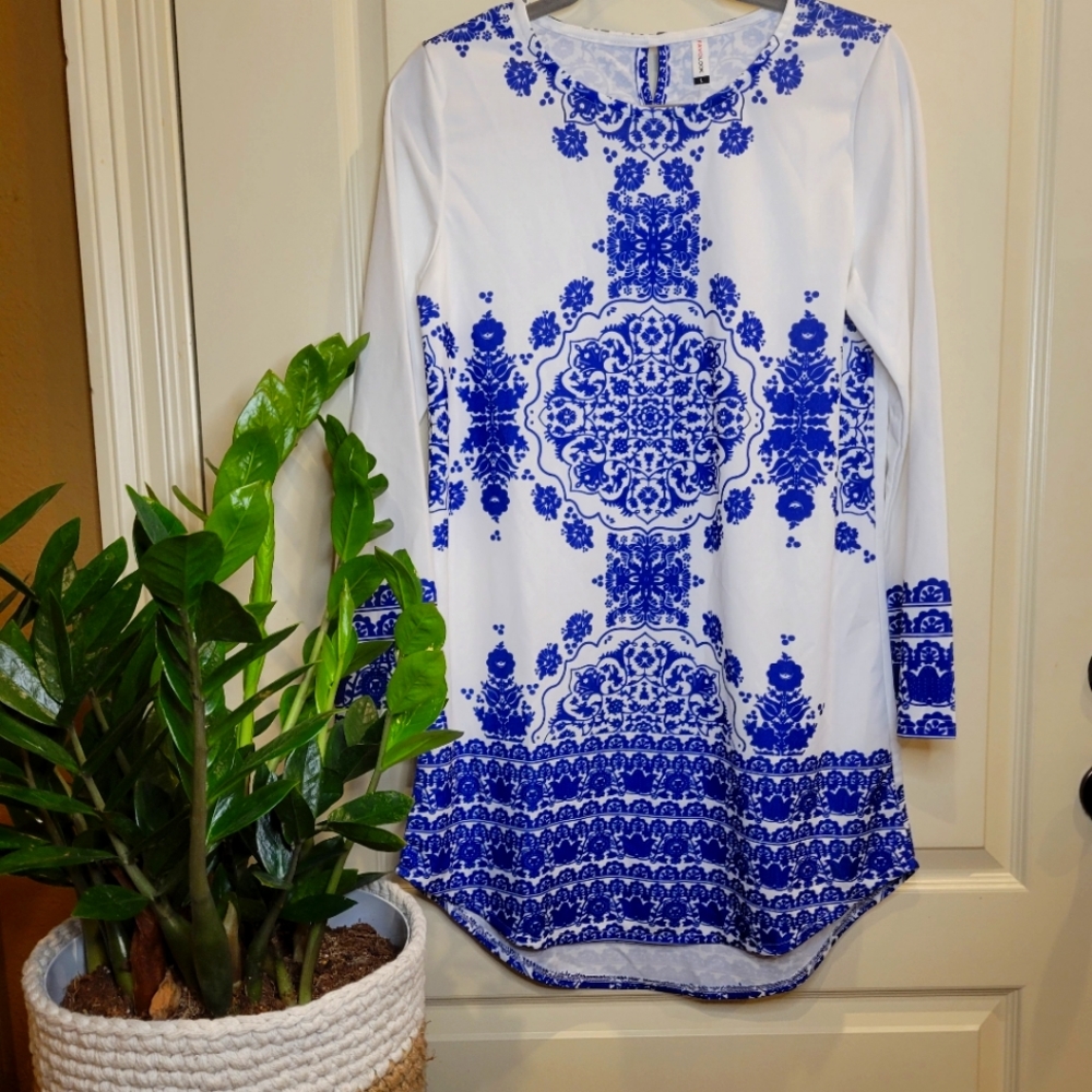 ☀️Host Pick🎉FavoLook Royal Blue and White Bell Sleeve Dress